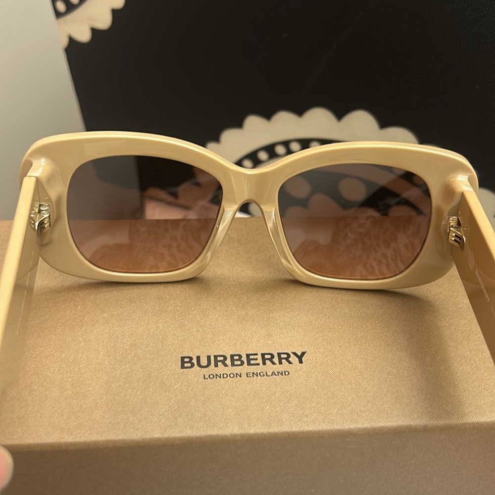 Burberry Beige Pink Gradient Dark Brown Sunglasses New - Picture 4 of 9